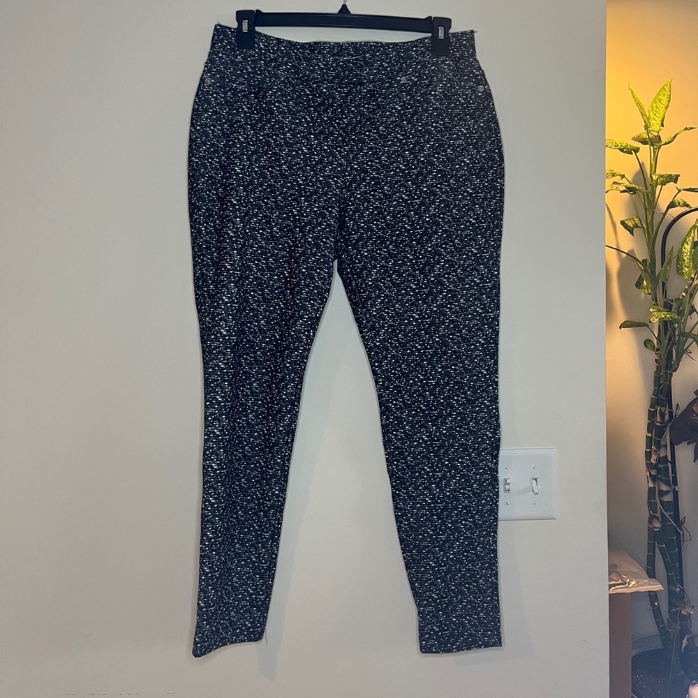 Michael Kors Black and White Capris